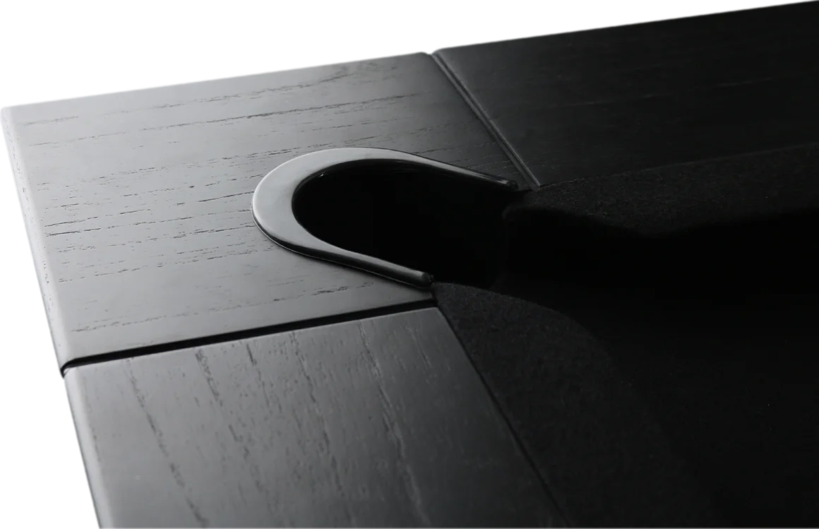 Detalhe superior e caçapa de uma mesa 7Ball