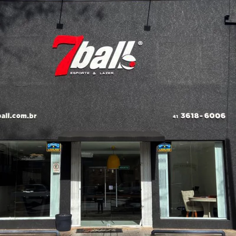 Fachada da loja 7Ball em Curitiba